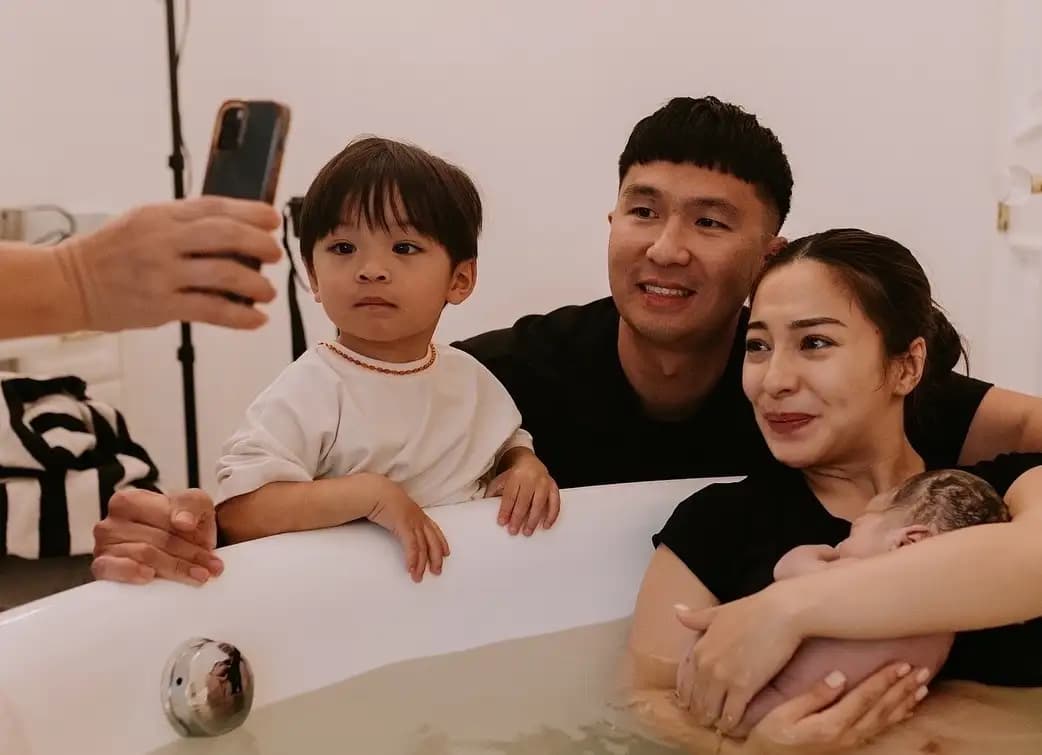 Potret Haru Nikita Willy Saat Lahirkan Putra Kedua dalam Air