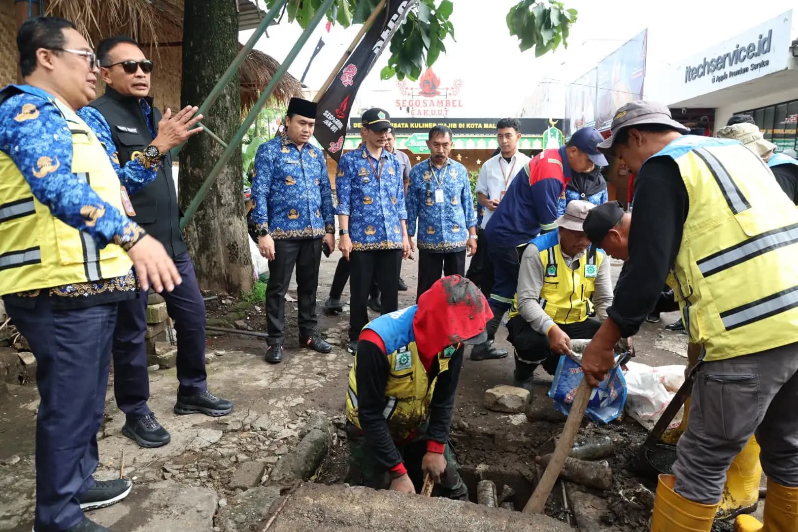 Atasi Banjir, Walikota Wahyu Turun Tangan  Normalisasi Drainase Soehat
