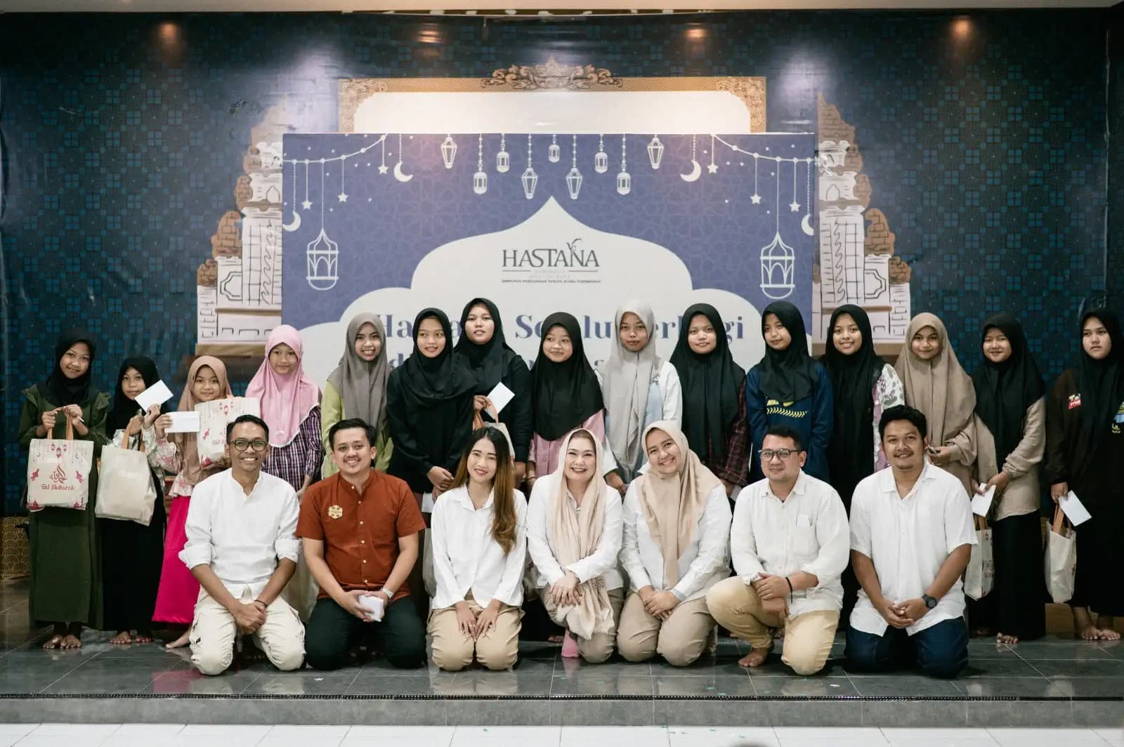Hadirkan Pesulap, Hastana Malang Raya Ajak Anak-Anak Panti Asuhan Bergembira