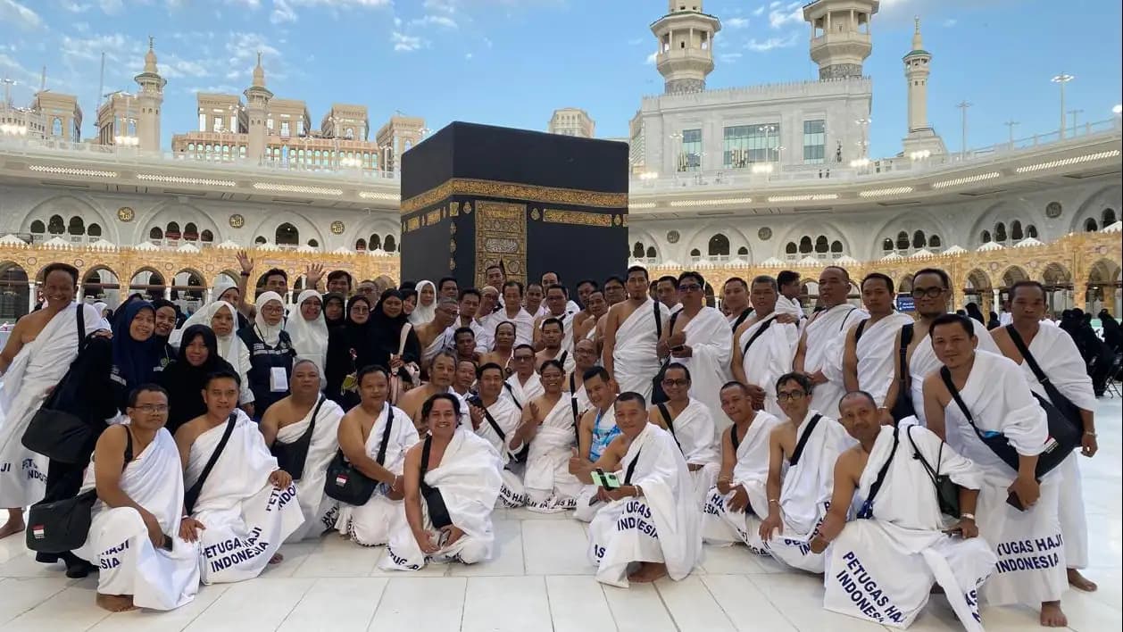 Di Depan Kakbah, Menag Nasaruddin Umar Sampaikan Empat Pesan untuk Petugas Haji