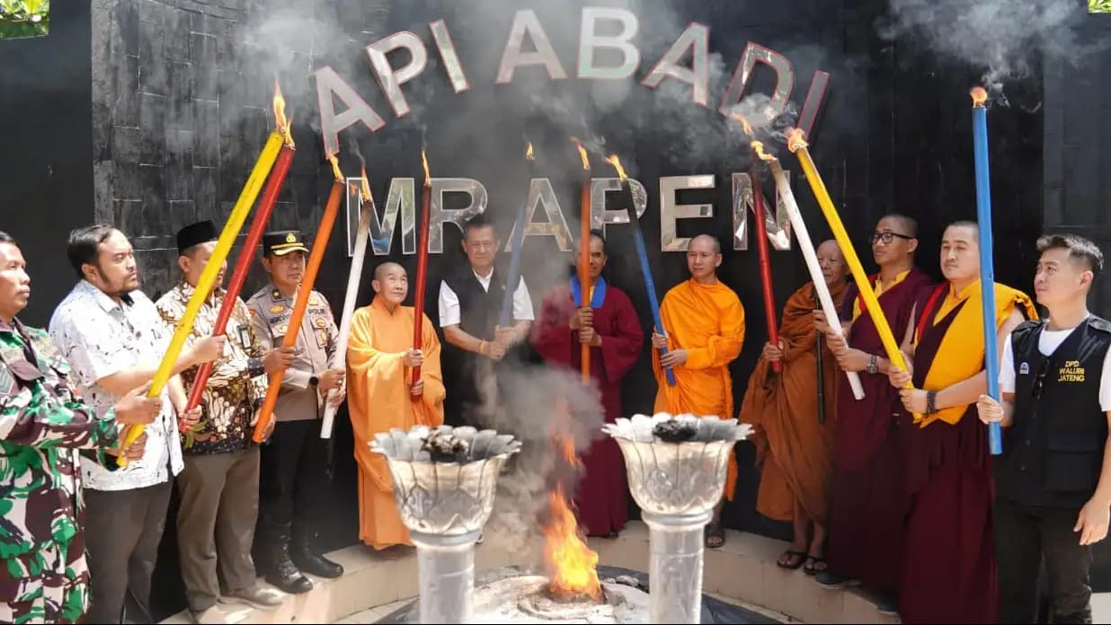 Pengambilan Api Dharma Mrapen Simbol Kebangkitan dan Pencerahan