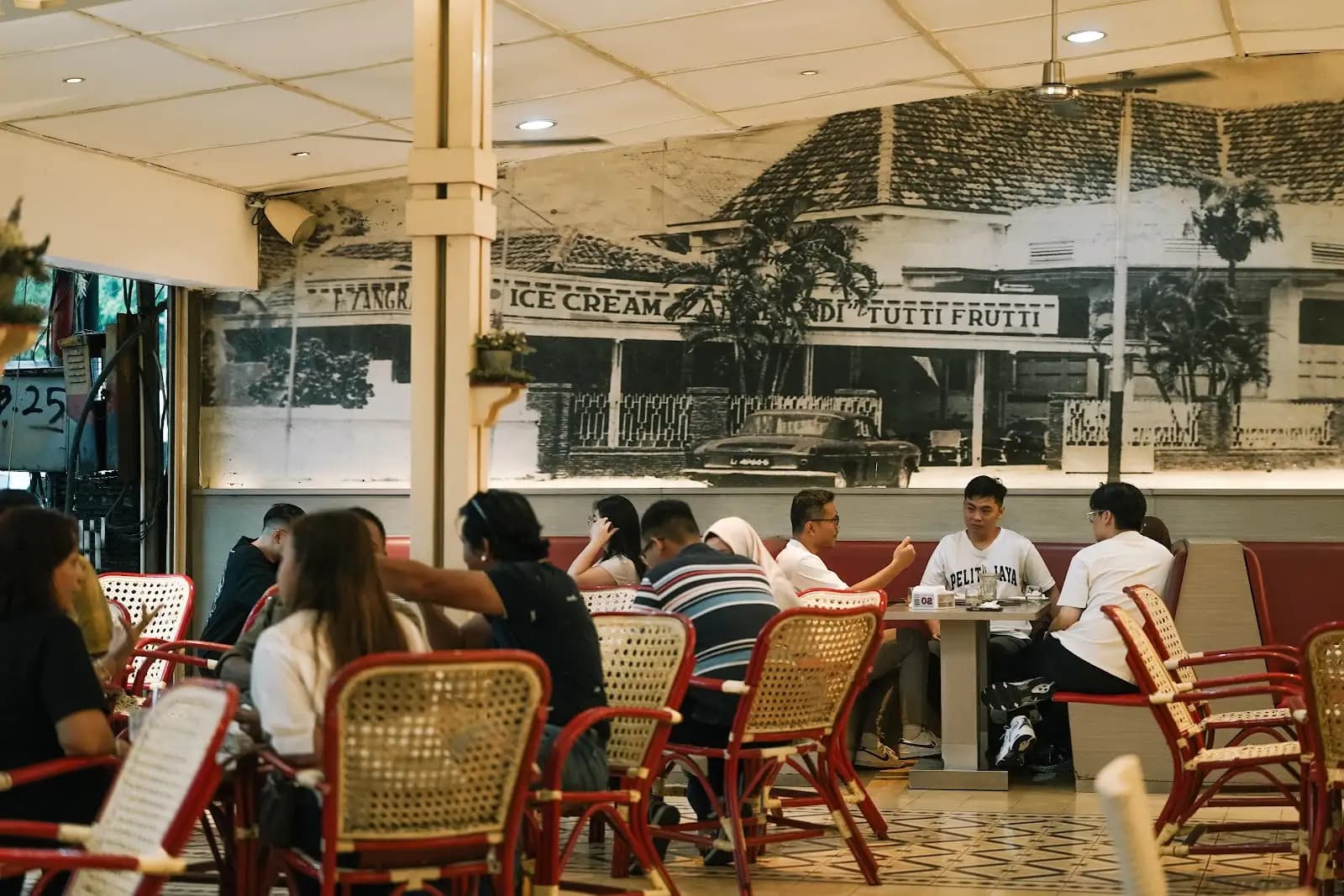 Zangrandi Ice Cream, Ikon Kuliner Surabaya Sejak 1930