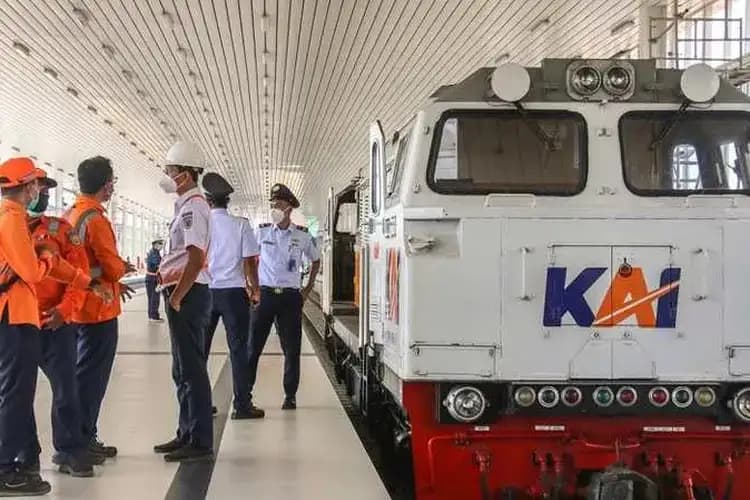 Libur Panjang Kenaikan Isa Picu Lonjakan Penjualan Tiket Kereta, Ratusan Ribu Kursi Ludes