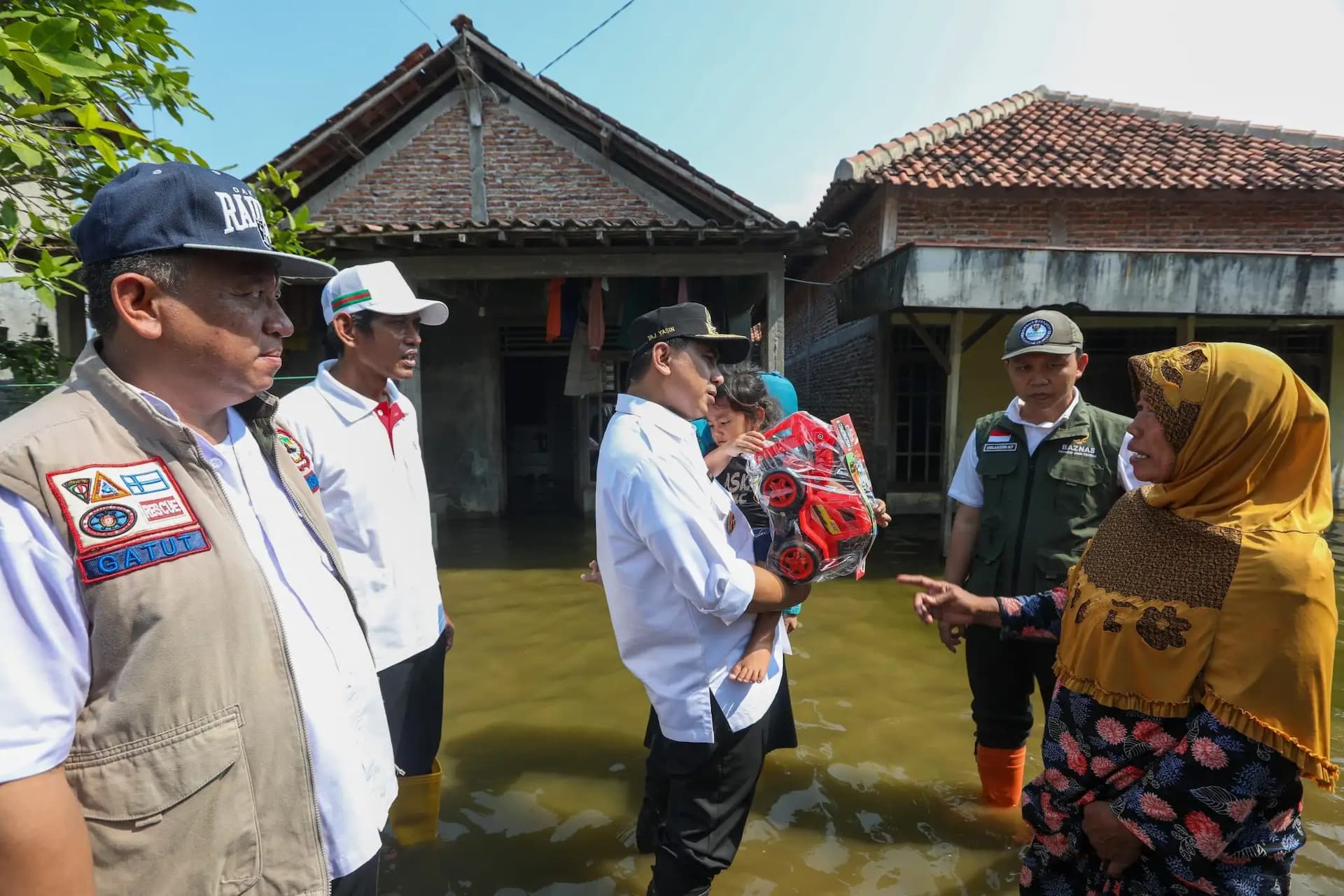 Nyaris 7 Bulan Terendam Rob, Warga Dukuh Lengkong Demak Dapat Harapan Baru dari Wagub Jateng