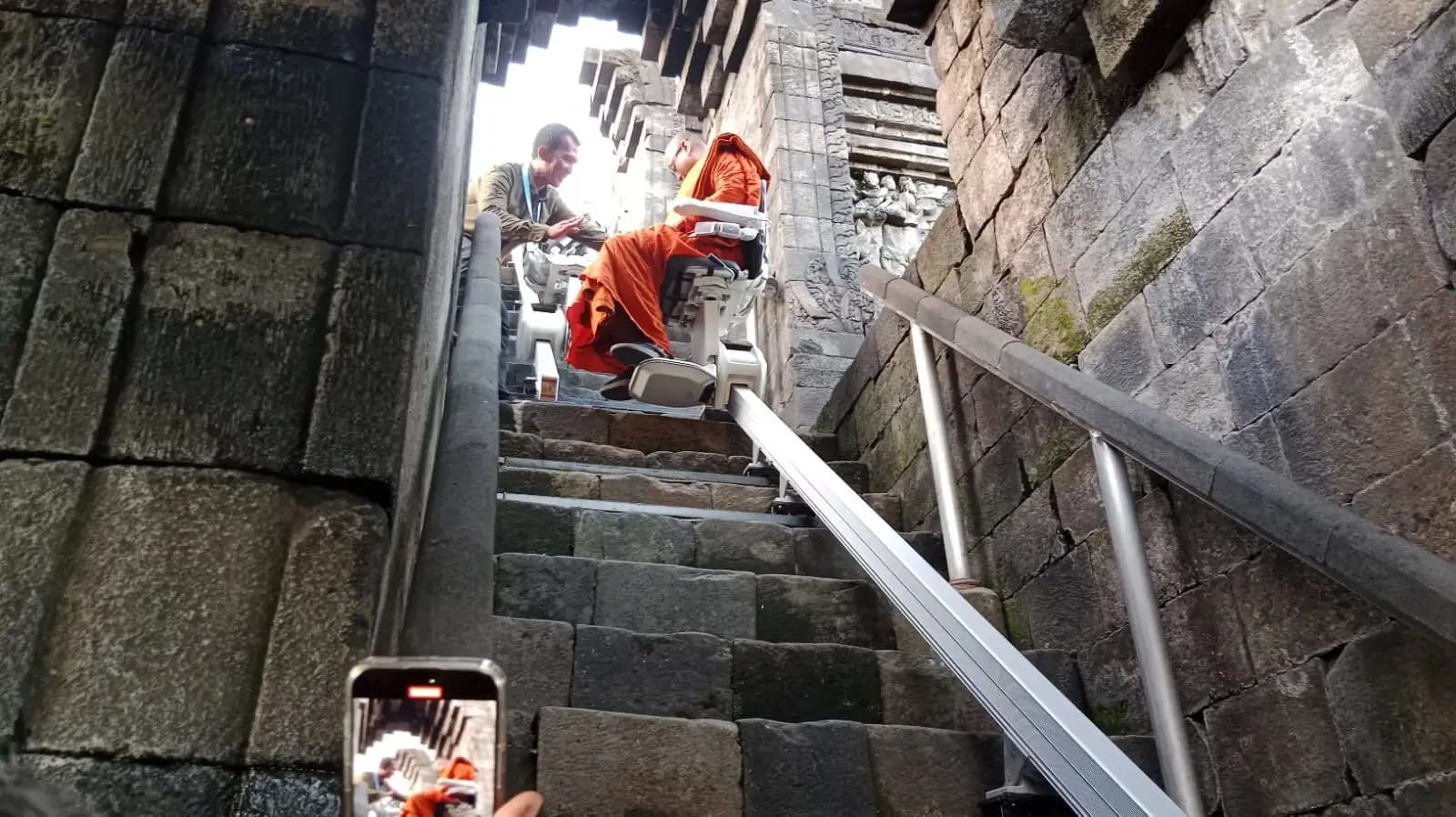 Stairlift Dipasang di Candi Borobudur, Dinilai Ramah Lansia dan Tidak Merusak Struktur Cagar Budaya