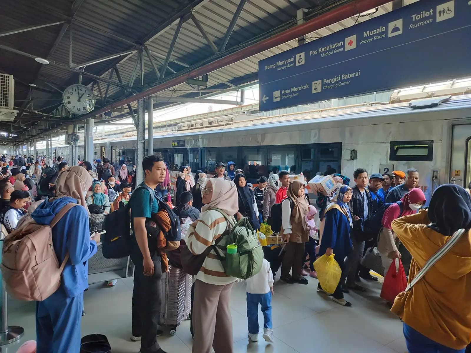 Peringati Hari Lansia 2025, KAI Catat 459 Ribu Lansia Telah Nikmati Diskon 20% Naik Kereta Api