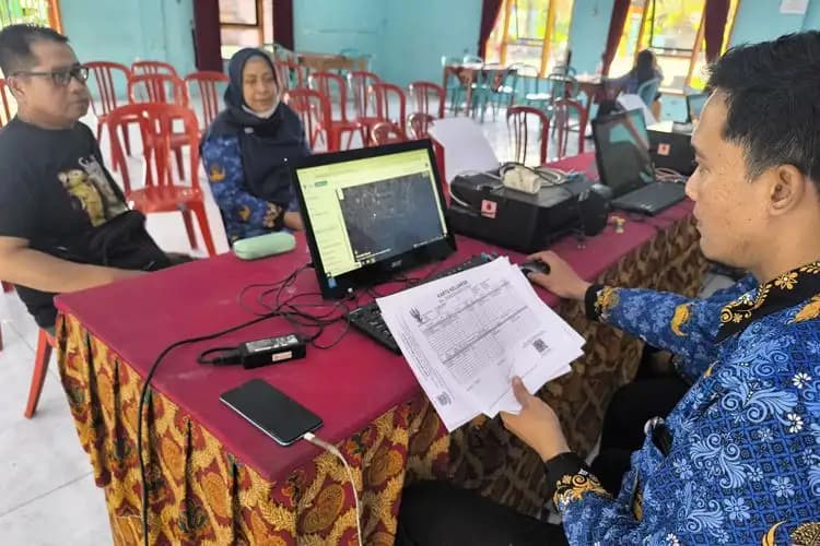 Hari Pertama Pengambilan PIN SPMB Jatim 2025 di Madura Sepi, Orang Tua Butuh Pendampingan Sekolah  