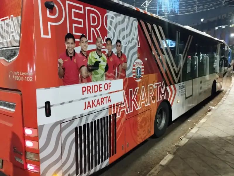 30 Armada Transjakarta Bernuansa Persija Resmi Beroperasi