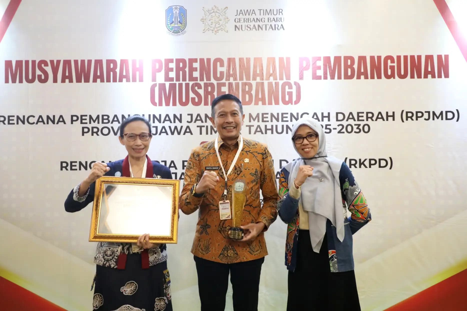 Walikota Malang Terima Penghargaan Pembangunan Daerah Kategori Kota Terbaik se Jawa Timur