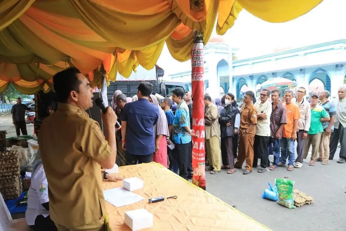 Warga Lhokseumawe Serbu Gerakan Pangan Murah, Antrean Panjang demi Paket Sembako Terjangkau