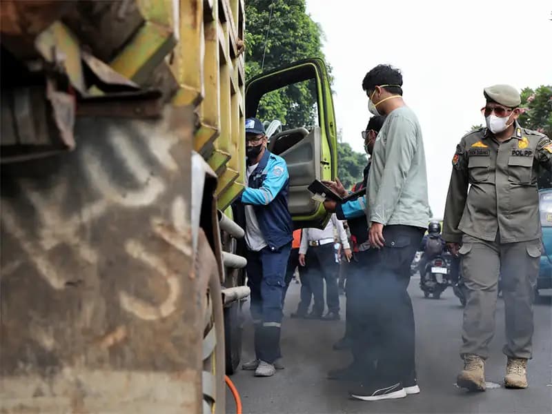 Pemprov DKI Tindak Tegas Kendaraan Berat yang Langgar Uji Emisi