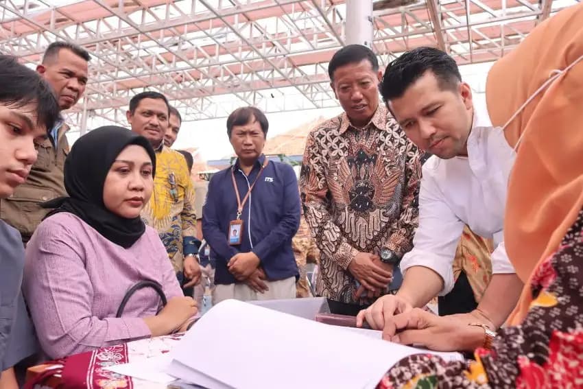 Tinjau Proses SPMB, Plt. Gubernur Emil Dardak Komitmen Tingkatkan Pelayanan Pendidikan di Jatim
