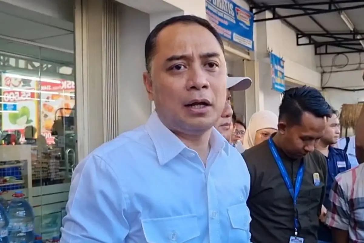 Wali Kota Surabaya Jelaskan Alasan Segel Parkir Minimarket Meski Pelanggaran oleh Jukir Liar  