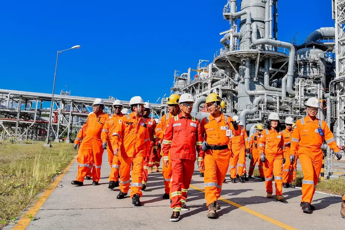 Kunjungi Perusahaan Migas di Teluk Bintuni, Menteri Bahlil: LNG Tangguh dan Genting Oil Kunci Ketahanan Energi Nasional