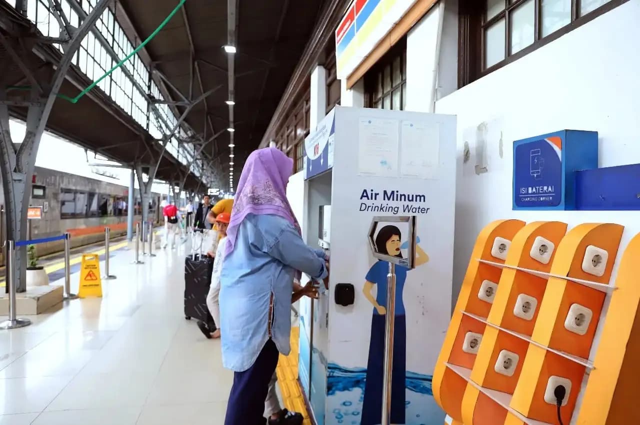 KAI Hadirkan 102 Water Station di 39 Stasiun, Dorong Transportasi Ramah Lingkungan