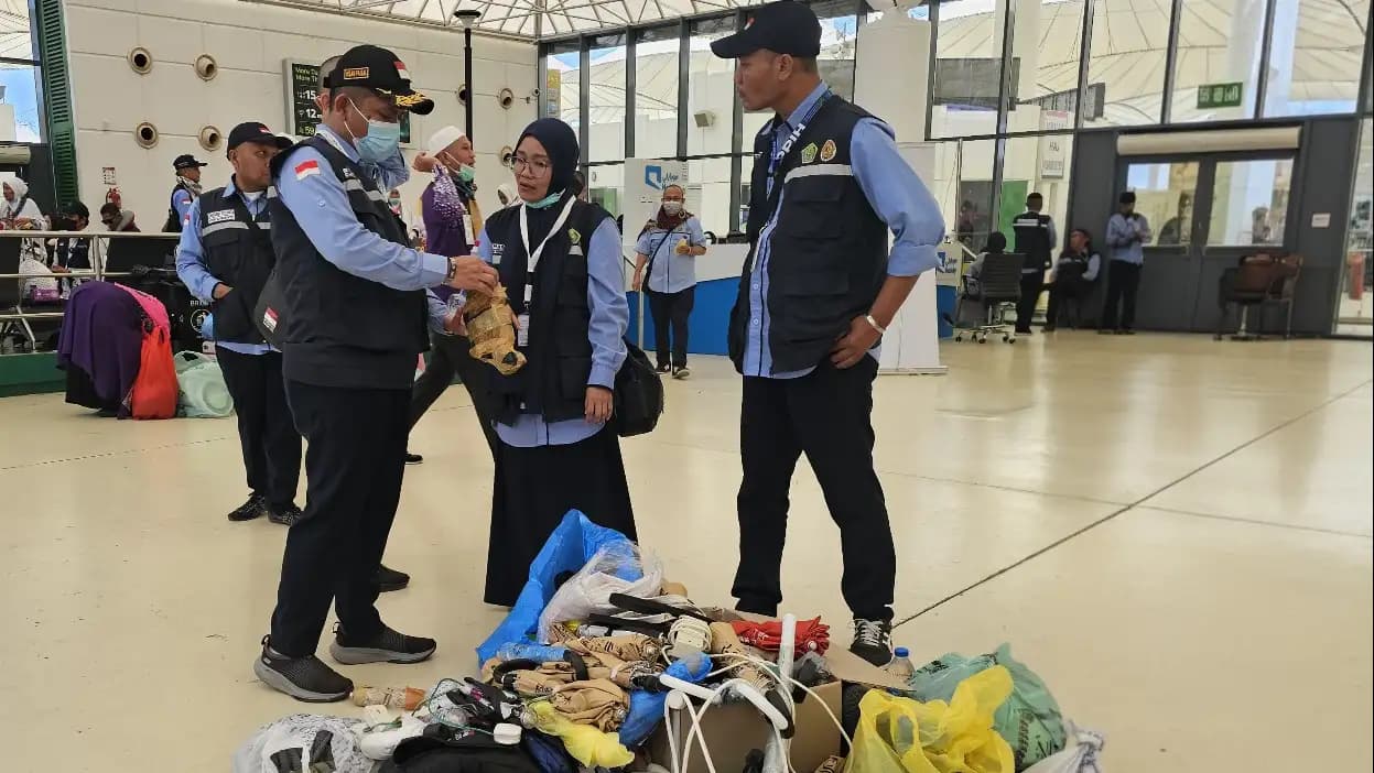 Payung dan Kabel Rol Dilarang Masuk Kabin, Jemaah Haji Diimbau Patuhi Aturan Penerbangan