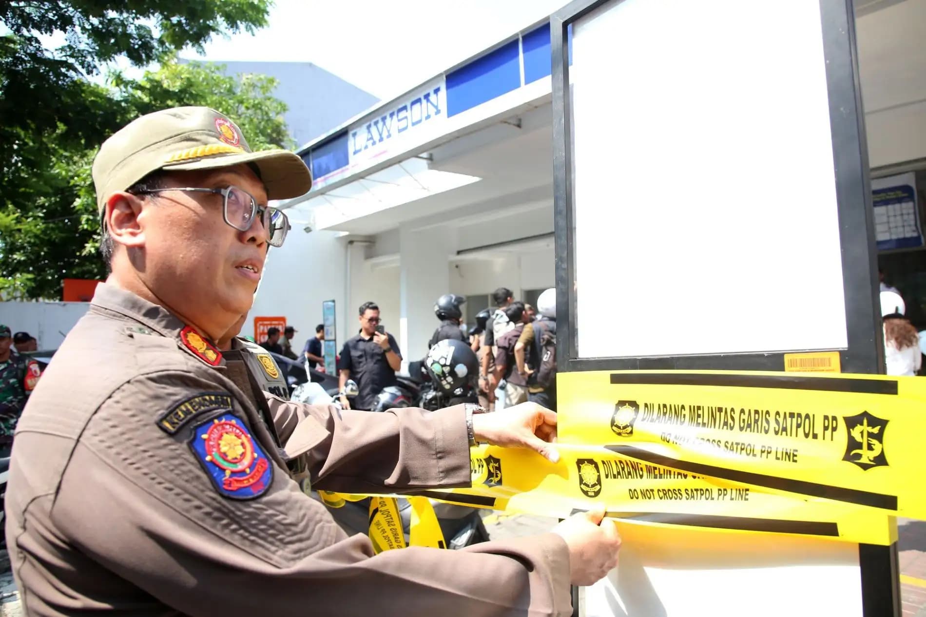 Sidak Wali Kota Surabaya atas Parkir Liar Minimarket Dinilai Tegas dan Pro-Rakyat