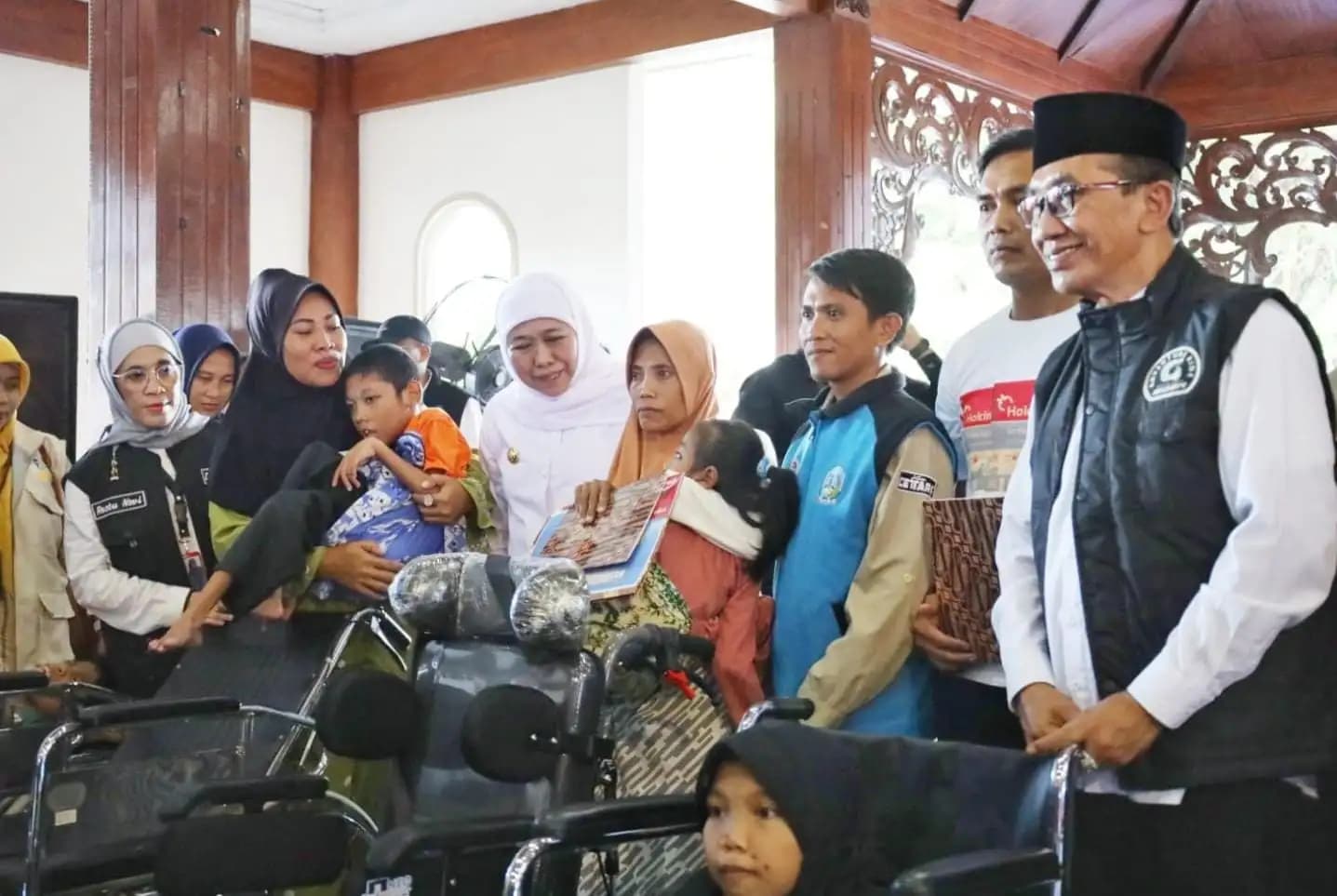 Gubernur Khofifah Salurkan Bantuan Rp6,37 Miliar untuk Warga Pamekasan