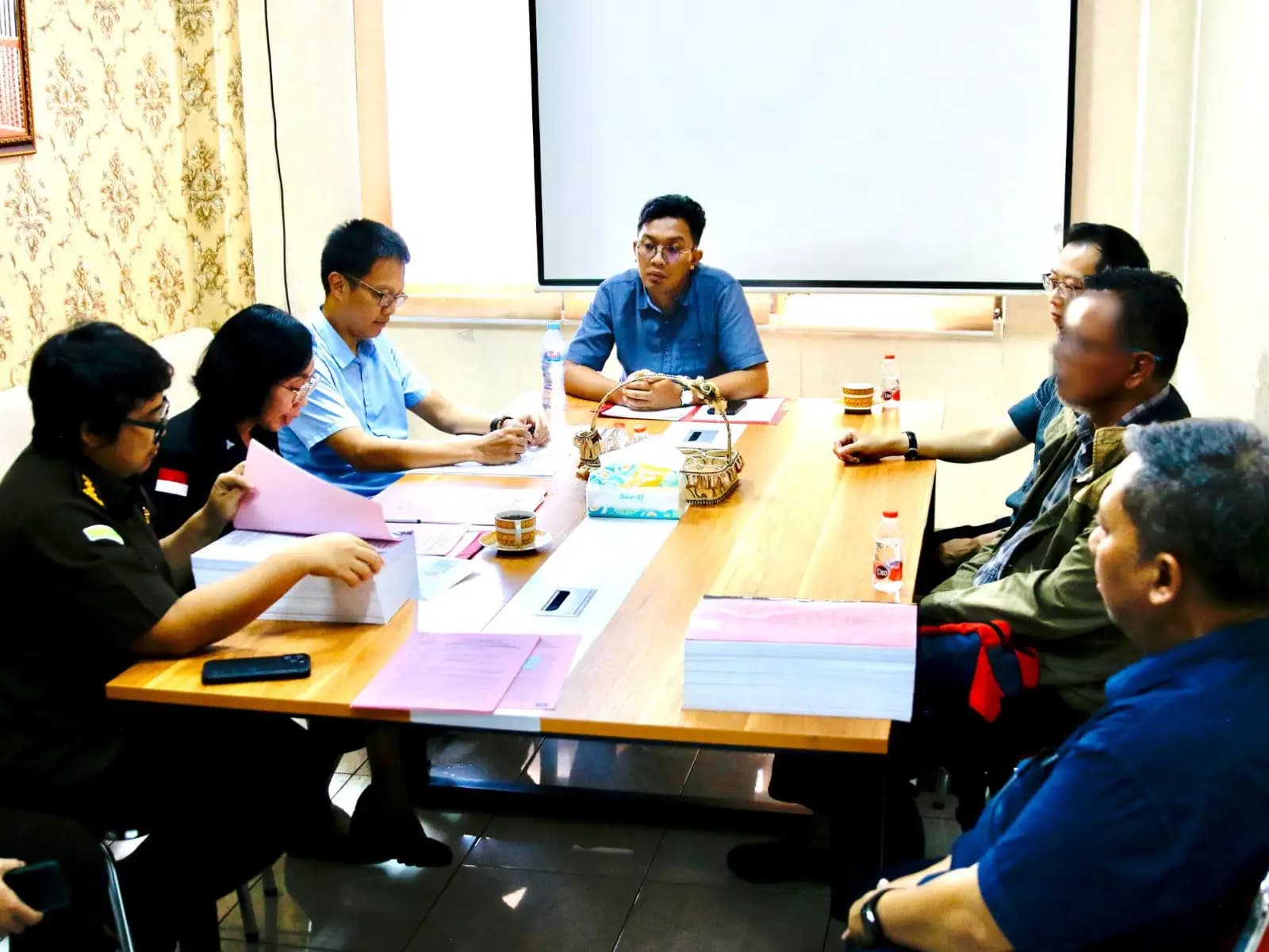 Kanwil DJP Jatim I Serahkan Tersangka dan Barang Bukti Kasus Pajak PT SBI ke Kejaksaan