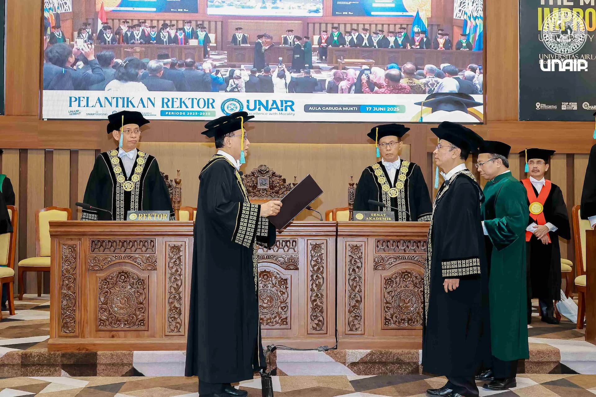 Prof Madyan Resmi Jabat Rektor Baru Unair, Gantikan Prof Nasih Usai 10 Tahun Mengabdi