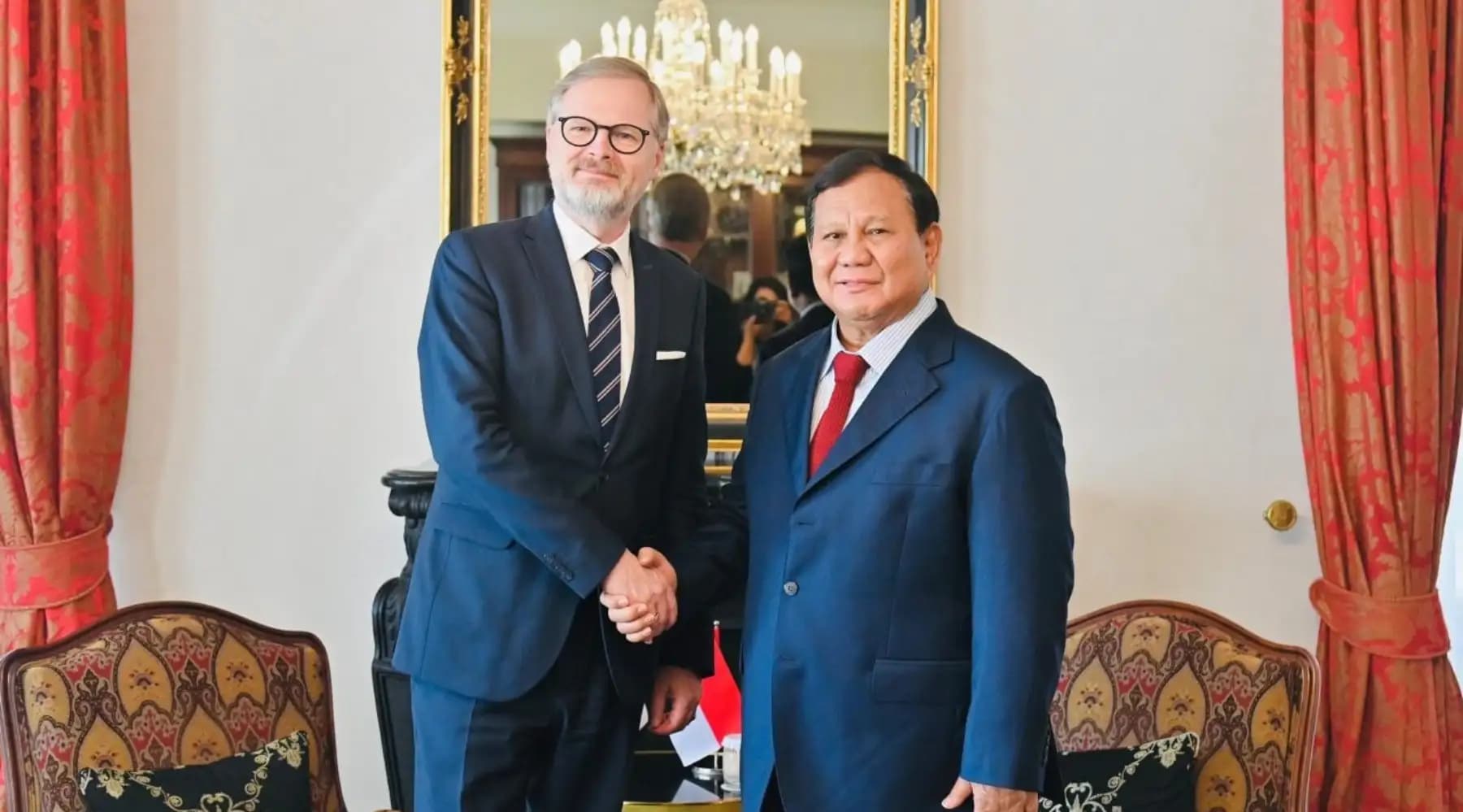 Transit di Praha, Presiden Prabowo Bertemu PM Ceko Petr Fiala