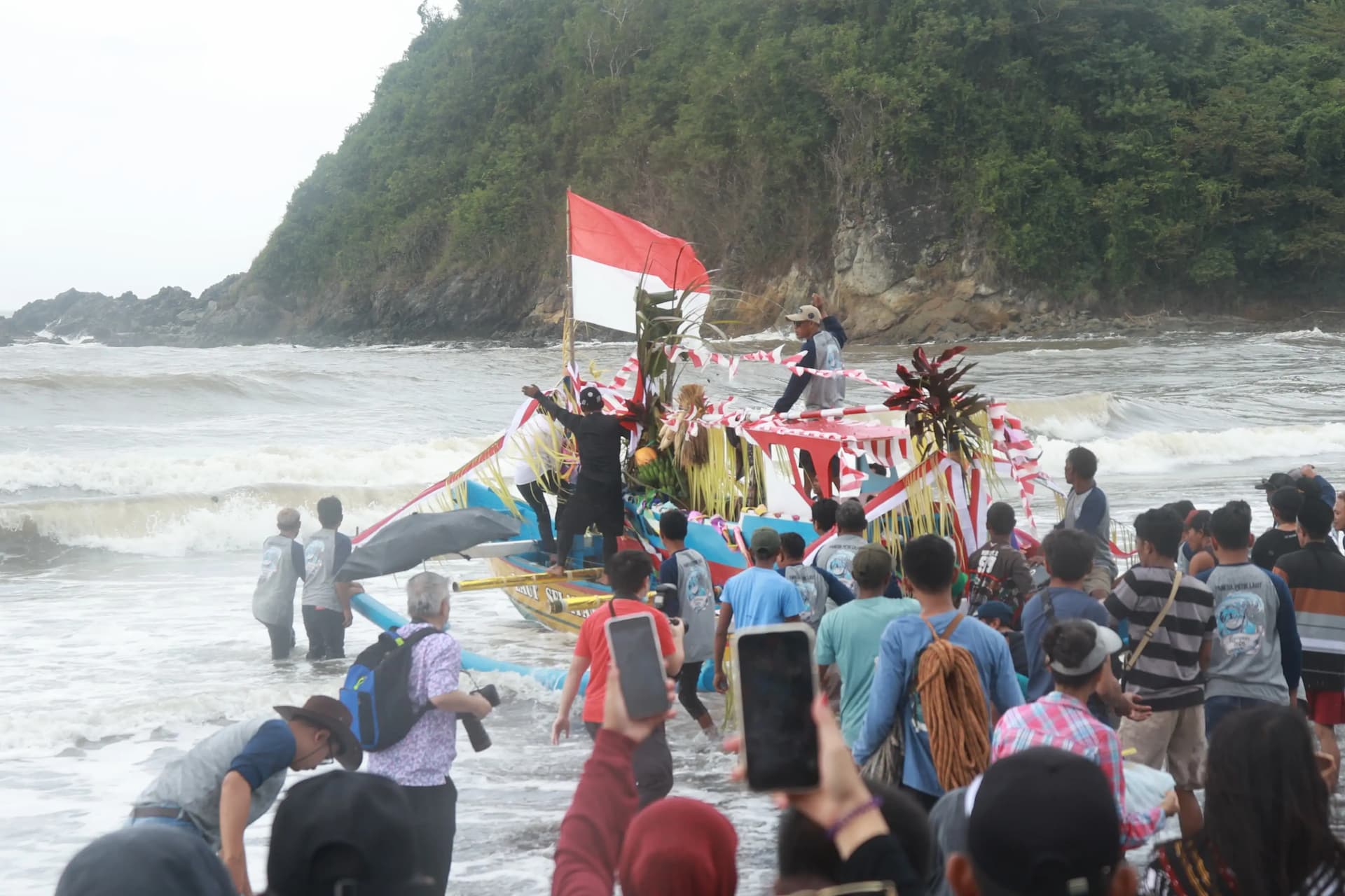 Petik Laut Lampon Banyuwangi, Tradisi Nelayan Sejak 1927 untuk Syukuri Hasil Laut