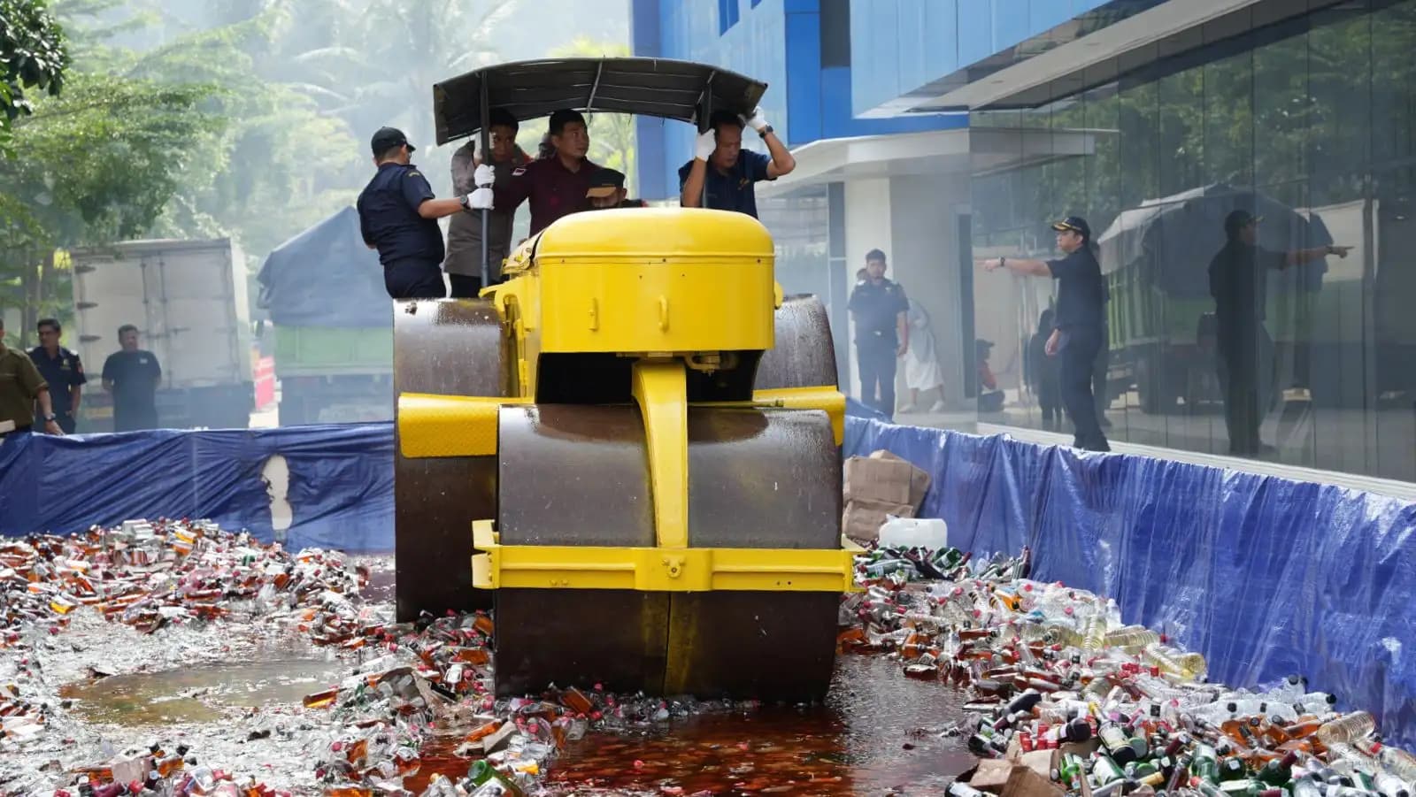 Bea Cukai Musnahkan Rokok dan MMEA Ilegal Senilai Rp10,9 Miliar di Lampung