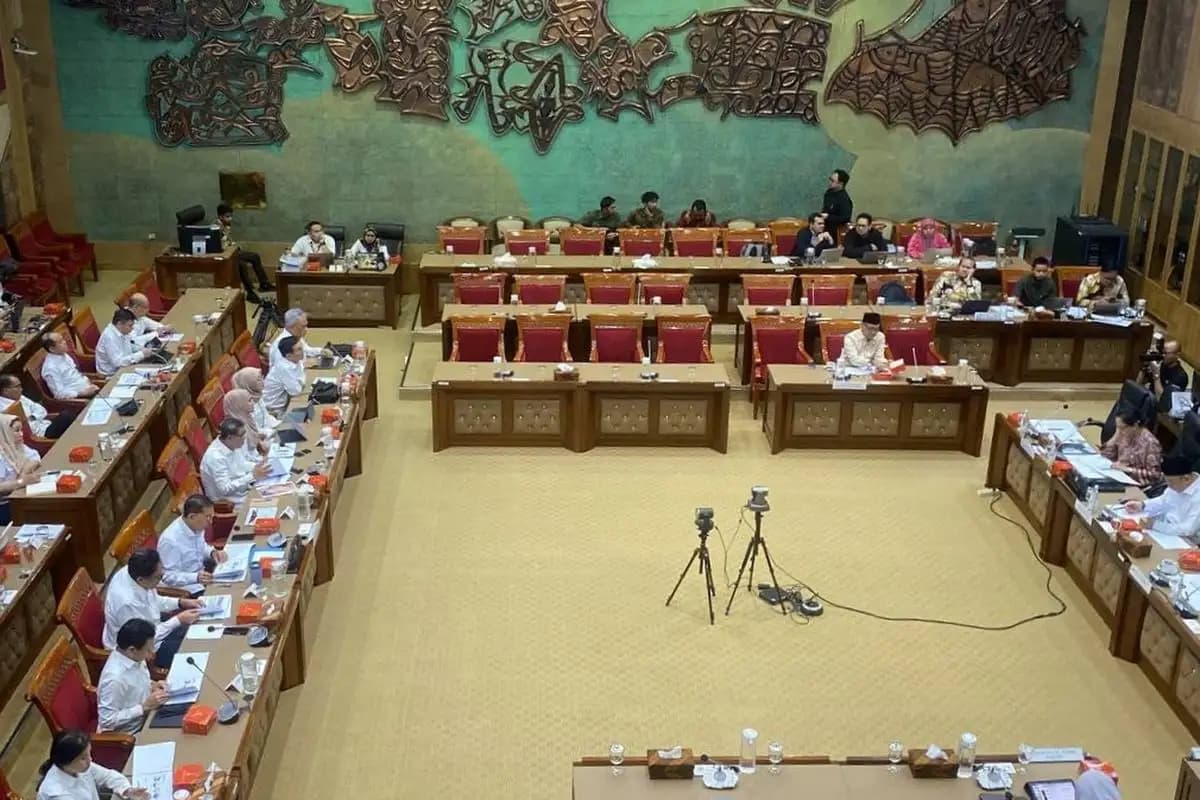 Anggota DPR Menangis Saat Fadli Zon Pertanyakan Istilah Pemerkosaan Massal 1998  
