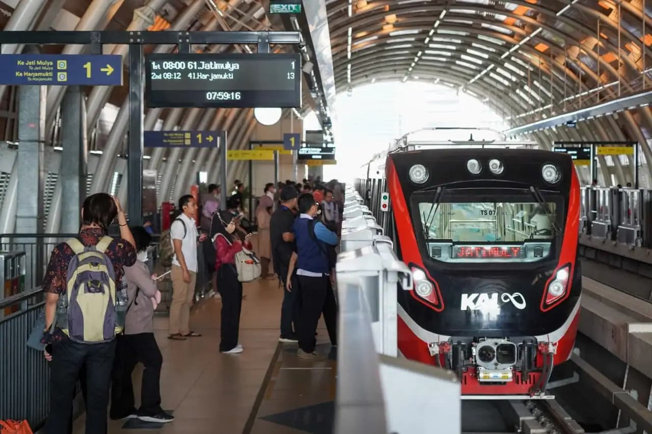 Okupansi Tembus 118 Ribu Penumpang, LRT Jabodebek Tambah 32 Perjalanan Harian