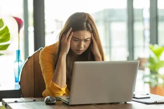 Perbedaan Lelah Biasa dan Burnout: Dampak pada Otak dan Cara Mengatasinya