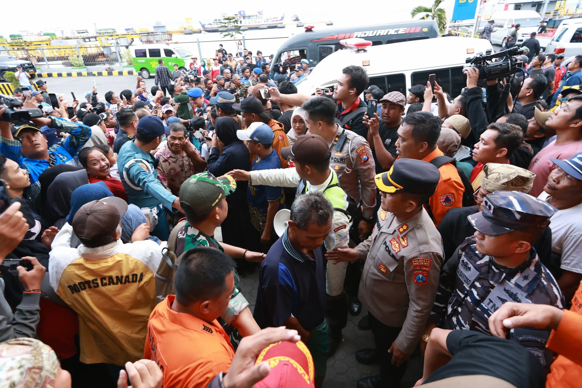 30 Korban Selamat KMP Tunu Pratama Jaya, 21 Orang Telah Diserahkan ke Keluarga di Banyuwangi