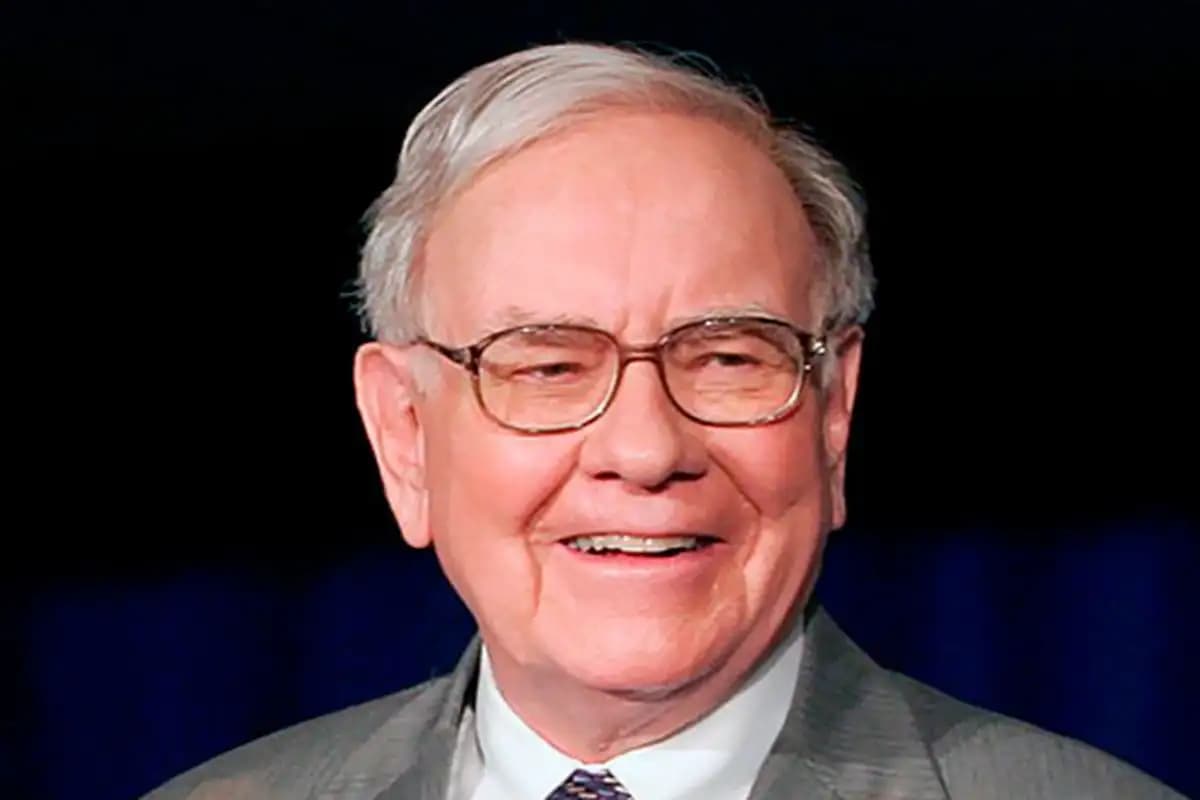 Warren Buffett Beberkan 5 Kebiasaan Finansial yang Buat Orang Tetap Miskin  