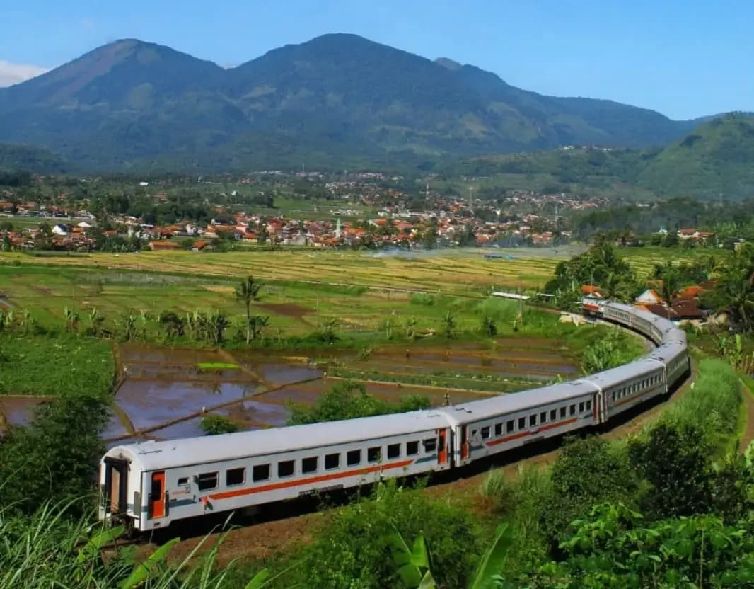 Cuma Rp16.000, Ini Rute Hemat Jakarta–Bandung Naik Kereta Lokal