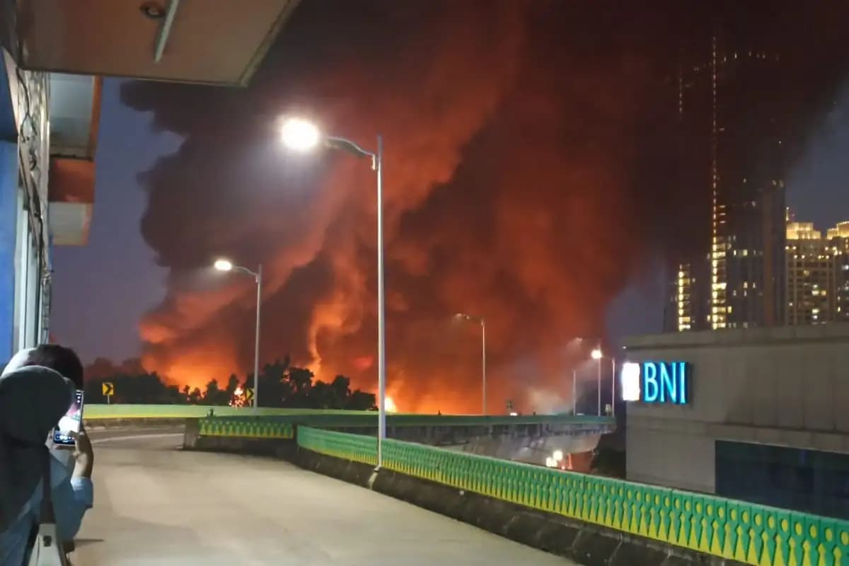 Pasar Taman Puring Jakarta Selatan Terbakar, Lalu Lintas Transjakarta Terganggu  