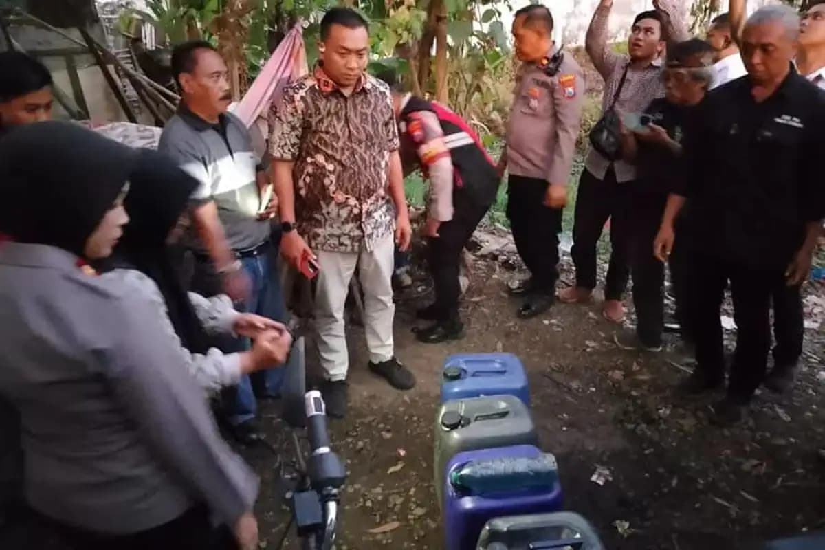 Bupati Situbondo Temukan 26 Jerigen Penimbun BBM Subsidi dalam Sidak SPBU, Pelaku Kabur  