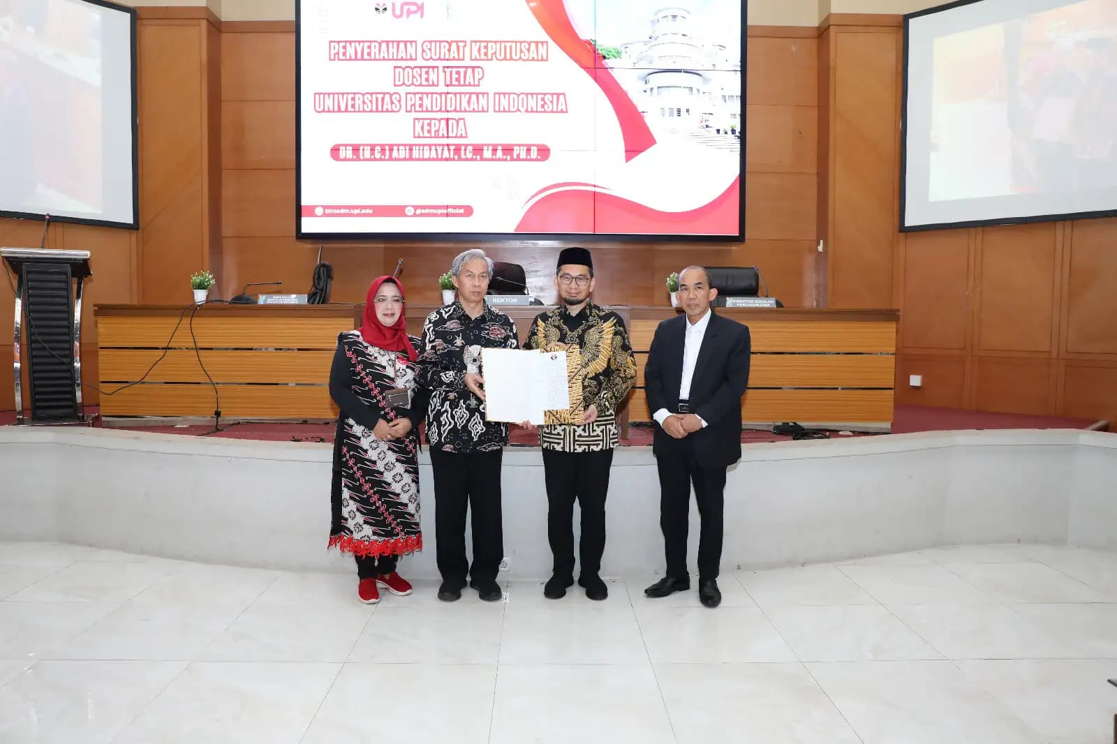 Ustadz Adi Hidayat Resmi Jadi Dosen Tetap Pascasarjana UPI