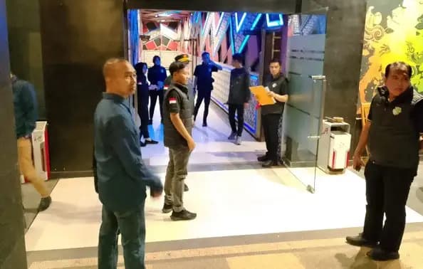 Satpol PP Jatim Temukan Izin Usaha Kedaluwarsa Saat Sidak Tempat Hiburan Malam di Malang