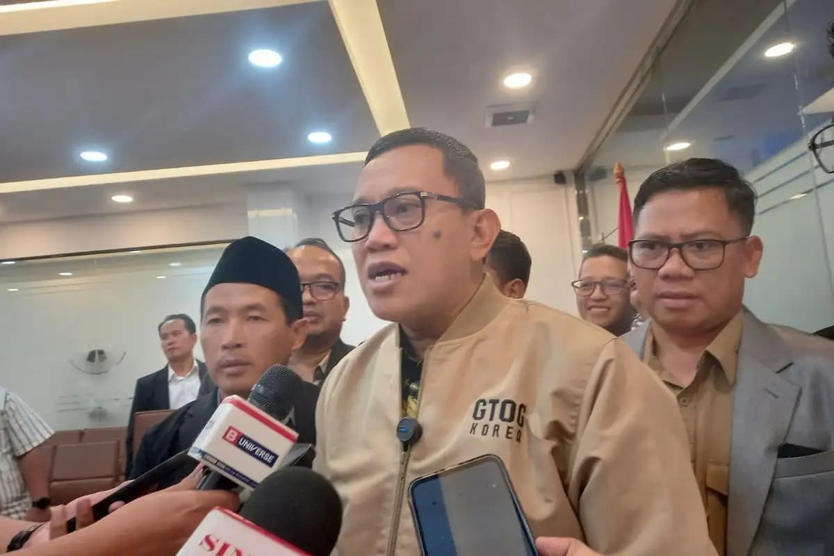 Menteri Karding Klaim Tak Tahu Status Hukum Aziz Wellang Usai Main Domino Bersama
