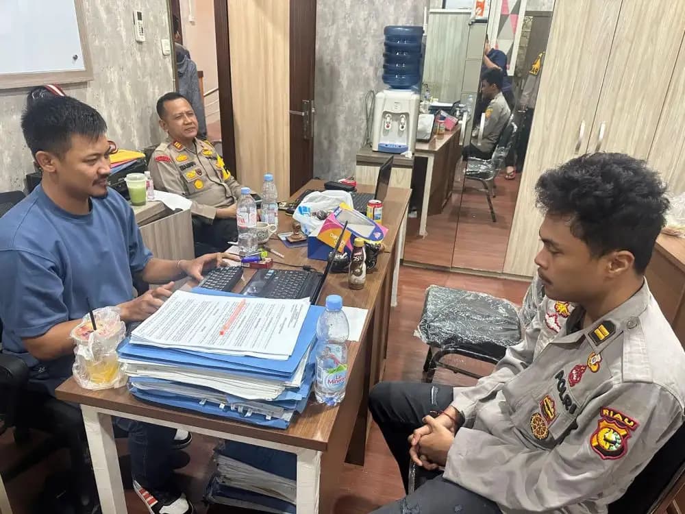 Polisi Gadungan di Pekanbaru Gelapkan PS4, Pria Asal Kepri Ditangkap di Hotel
