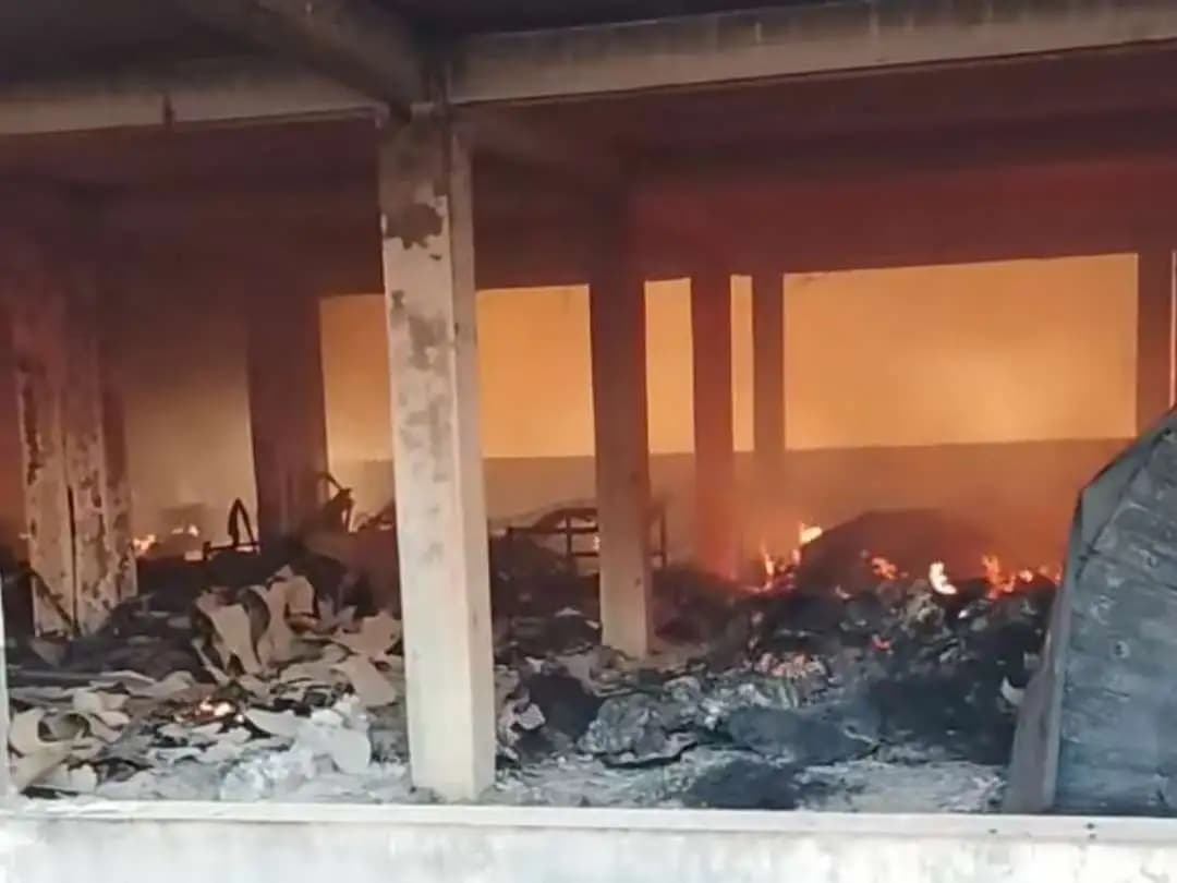 Kebakaran Pasar Kota Wonogiri Hanguskan 300 Kios, Diduga Akibat Korsleting Listrik