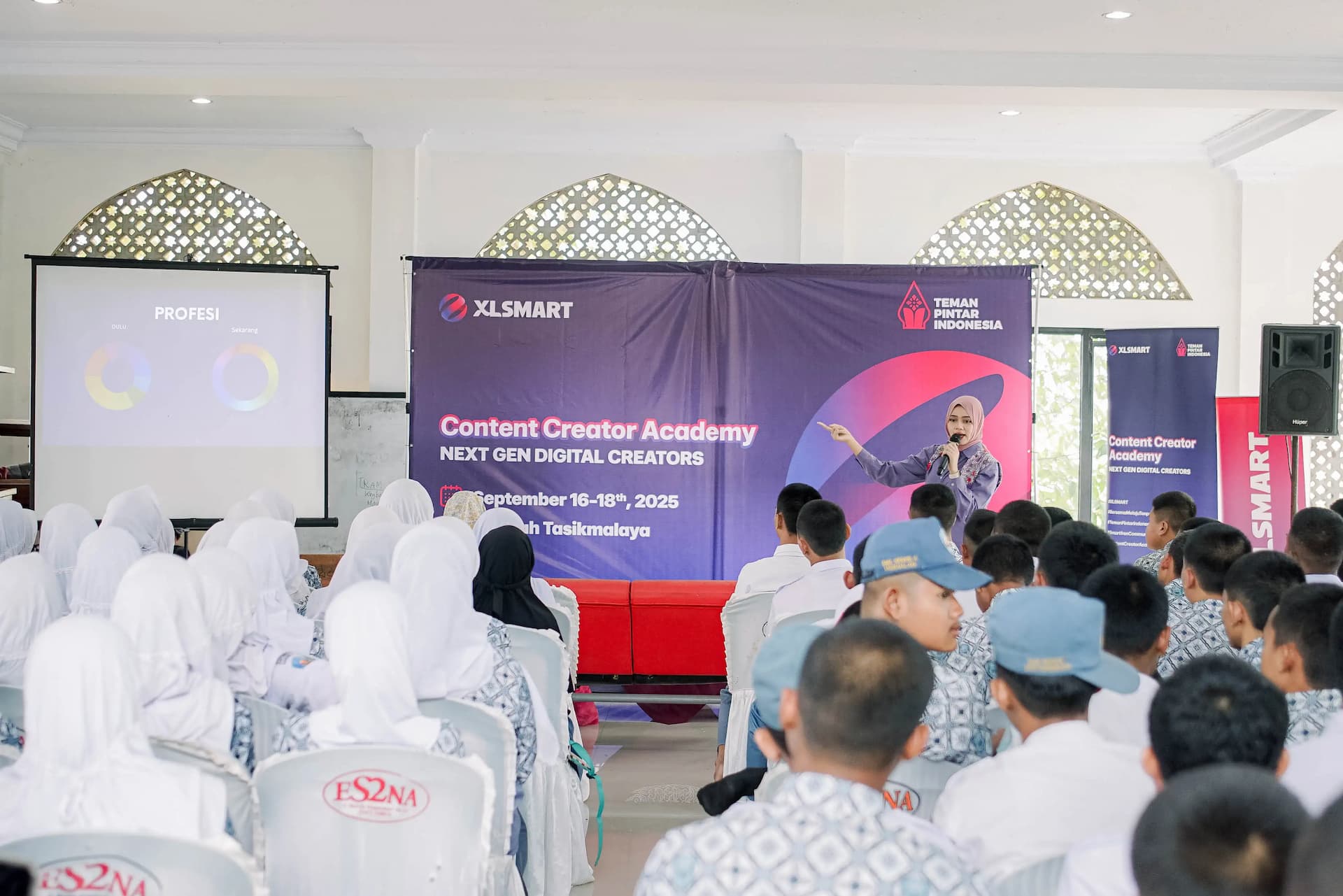 XLSMART Dukung Kreativitas Generasi Muda di Tasikmalaya dan Tulungagung Melalui Program Teman Pintar Indonesia
