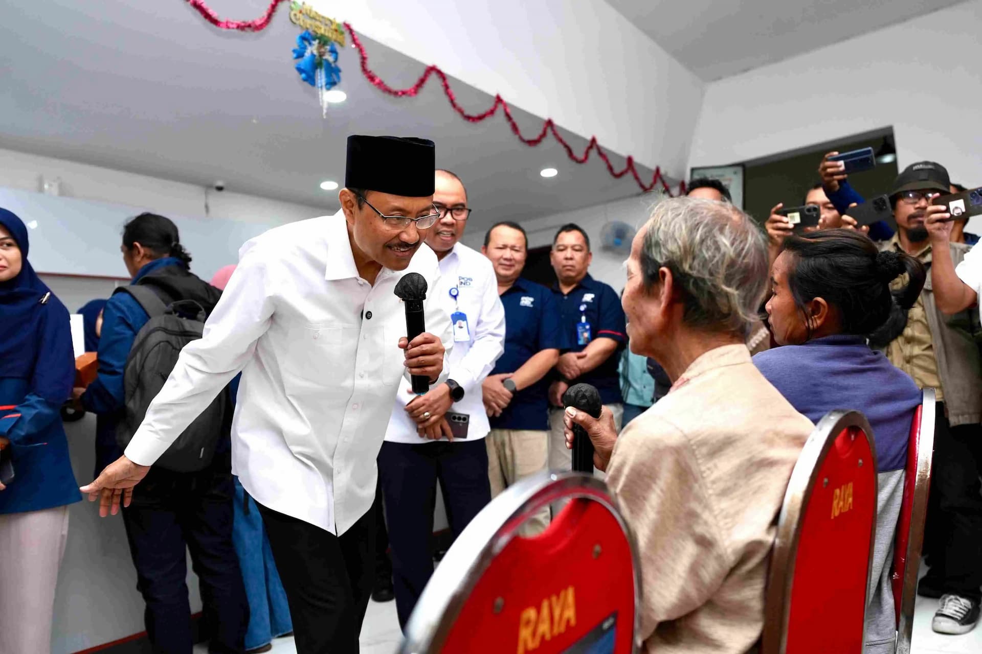 Gus Ipul Cek Penyaluran Bansos PT Pos Tetap Berjalan di Libur Akhir Tahun