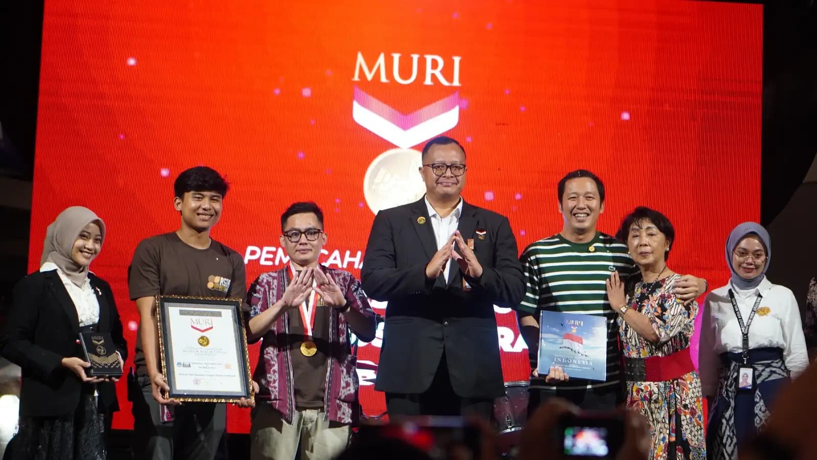 Sabet Rekor MURI, Mahasiswa Institut Asia & Mi Bola Mas Hadirkan 130 Kreasi Mie Nusantara