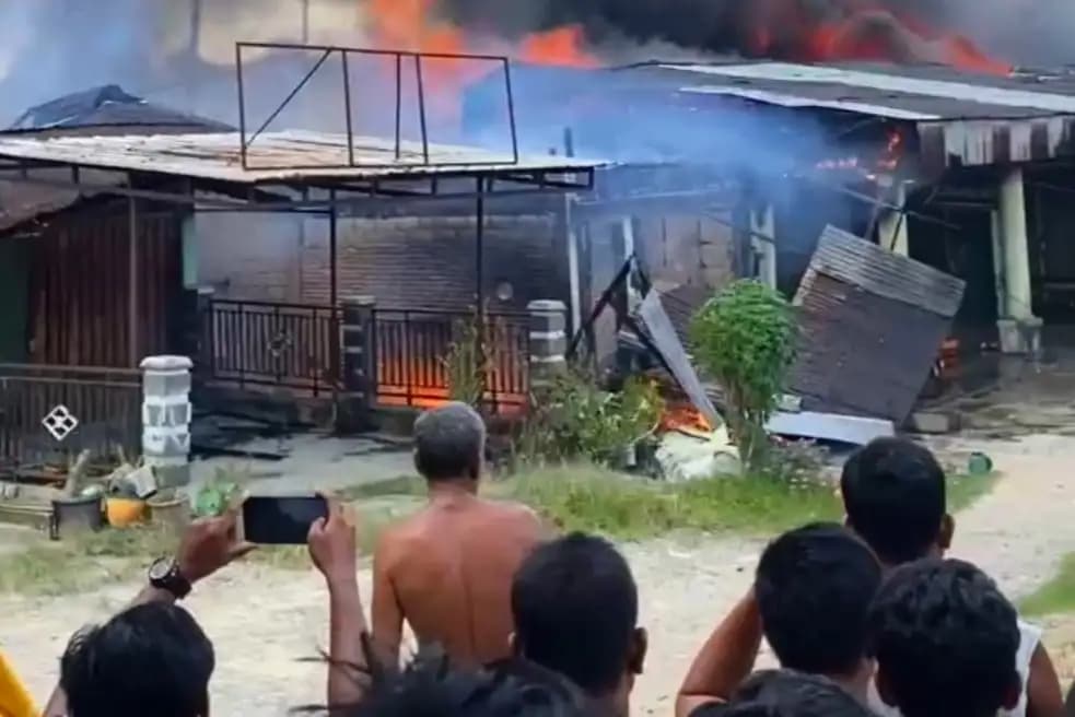 11 Ruko di Pasar Kuok Kampar Hangus Terbakar, Diduga Akibat Korsleting Listrik