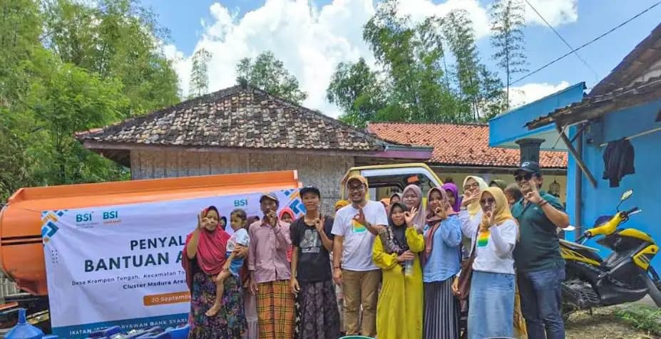 BSI Maslahat dan IIK BSI Region 8 Area Surabaya Raya Salurkan Bantuan Air Bersih untuk Warga Terdampak Kekeringan di Sampang