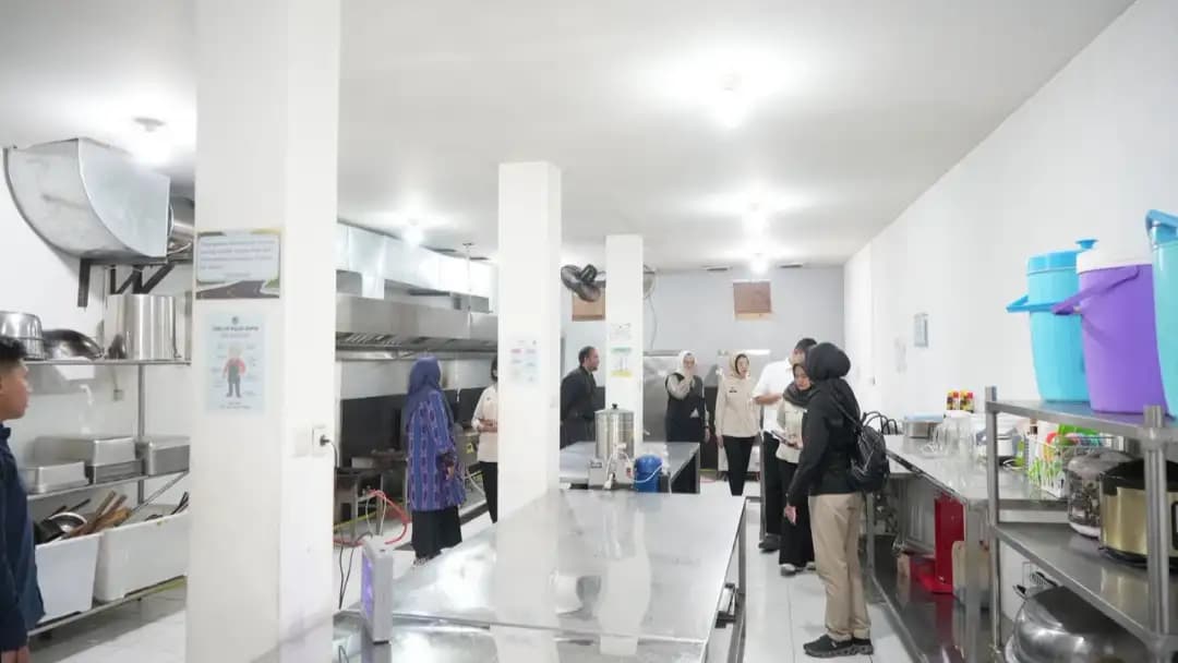 BGN Hentikan Operasi Dua Dapur MBG di Bandung Barat, 502 Siswa Keracunan