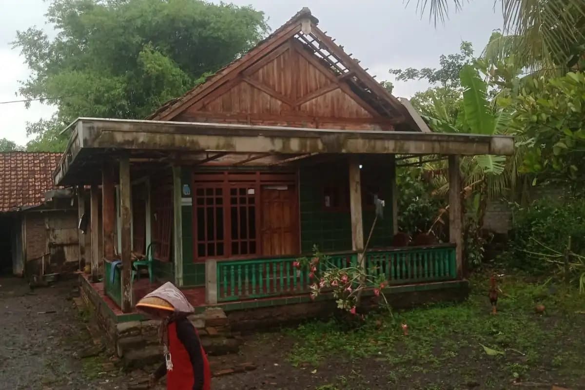 Angin Kencang Landa Tiga Kecamatan di Banyuwangi, 27 Rumah Rusak