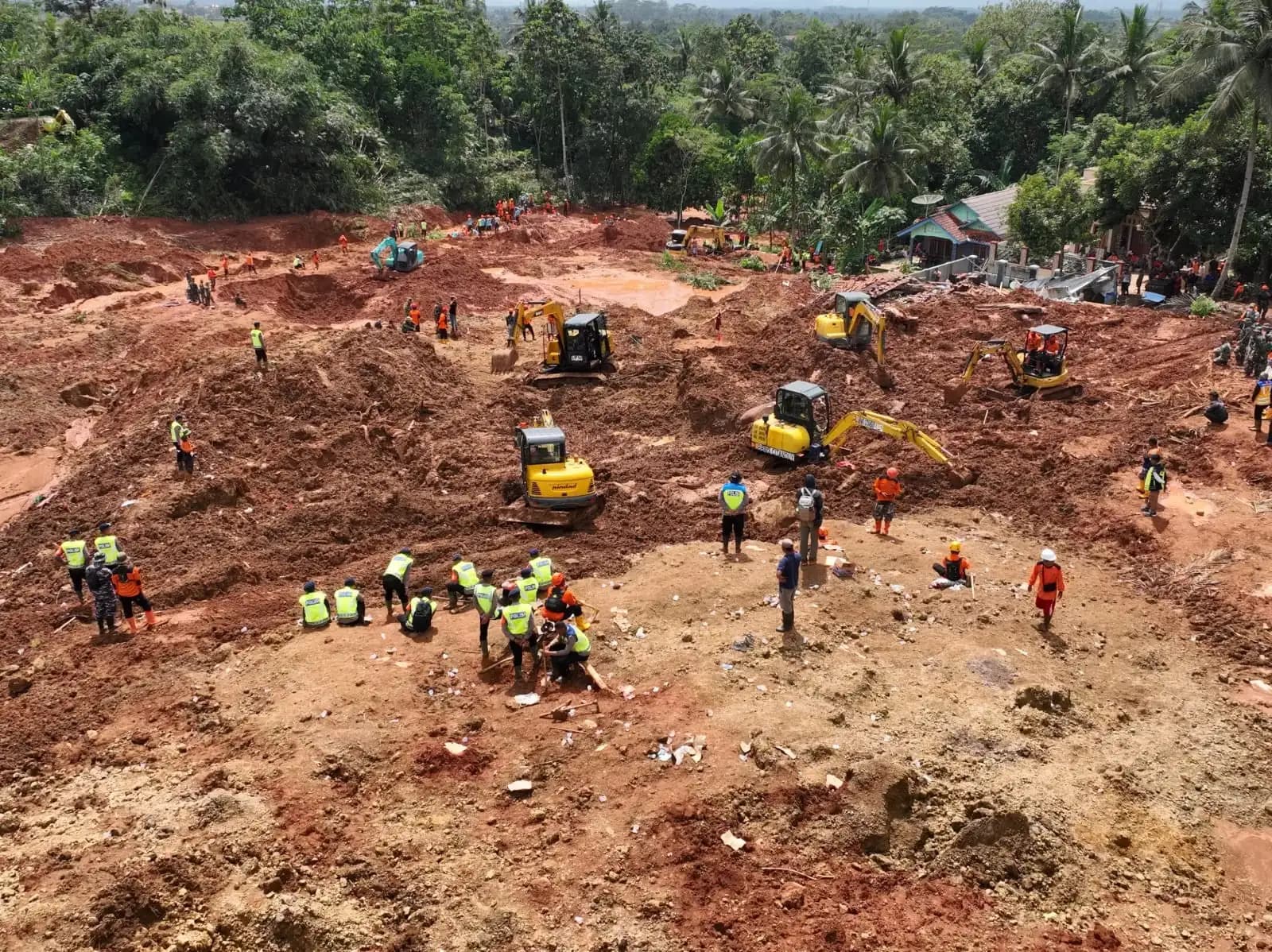 Tim SAR Masih Cari 7 Korban Hilang Longsor Majenang, Korban Meninggal Bertambah Jadi 16 Orang
