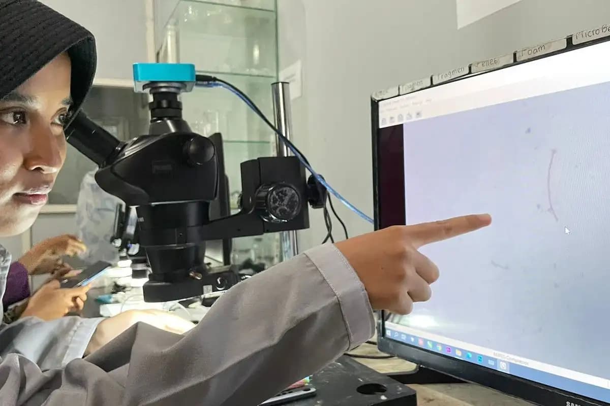 Air Hujan di Malang Terkontaminasi Mikroplastik, Pembakaran Sampah Plastik Disebut Sebagai Sumber Utama