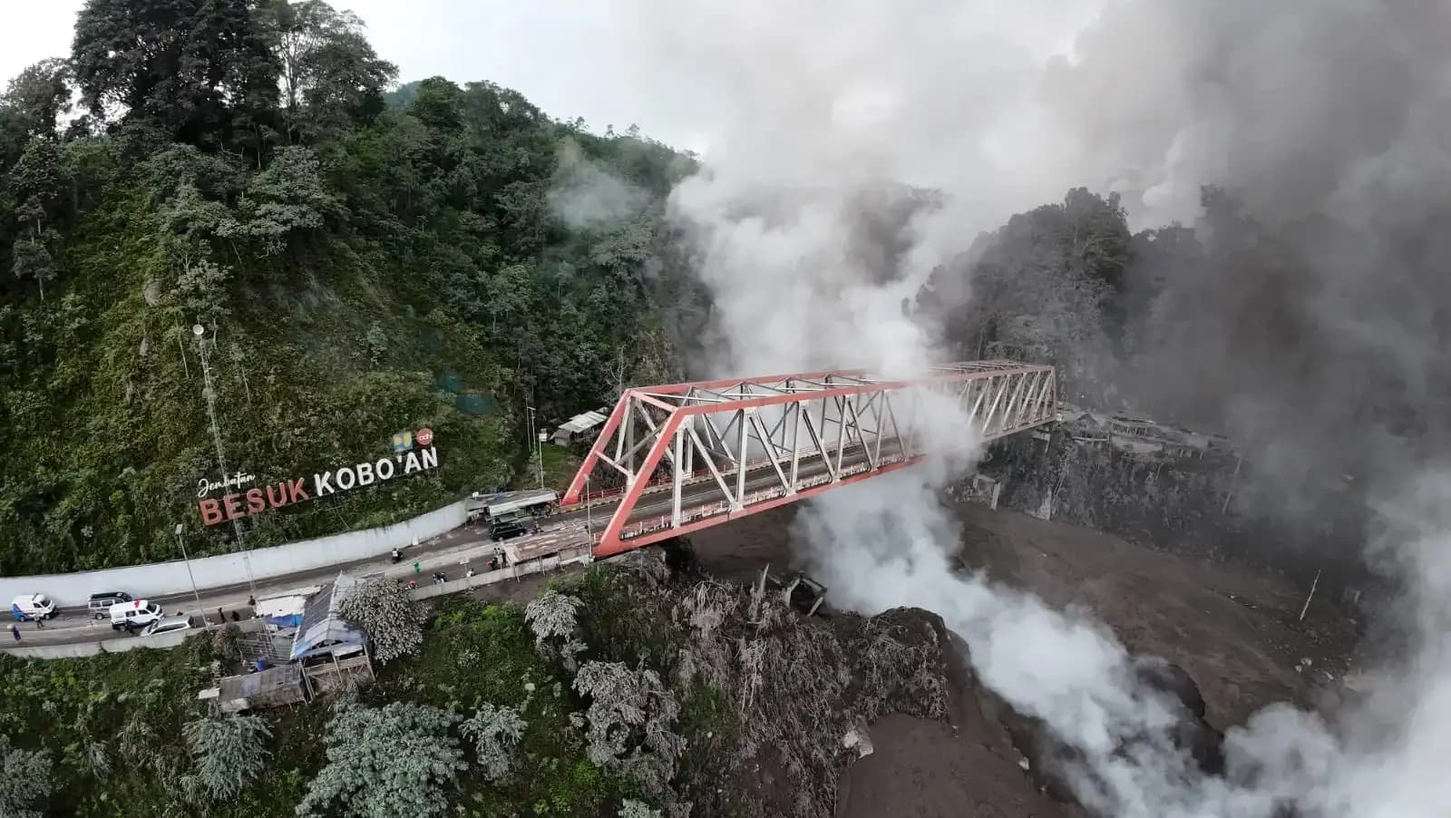 BNPB Salurkan Bantuan dan Dampingi Penanganan Darurat Erupsi Gunung Semeru